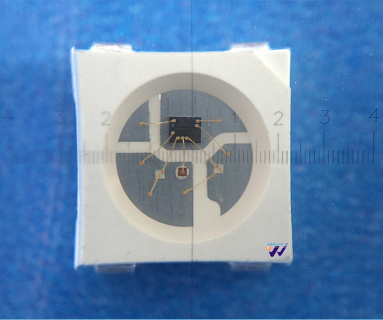 5050RGB內(nèi)置IC幻彩燈珠

